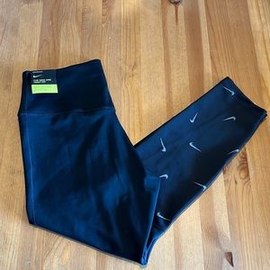 Nike Tight Fit Leggings